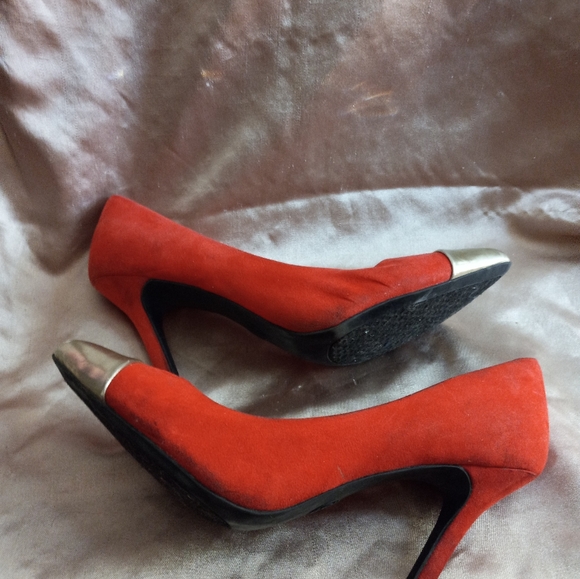 Red Heels with Gold Tips - Picture 2 of 14